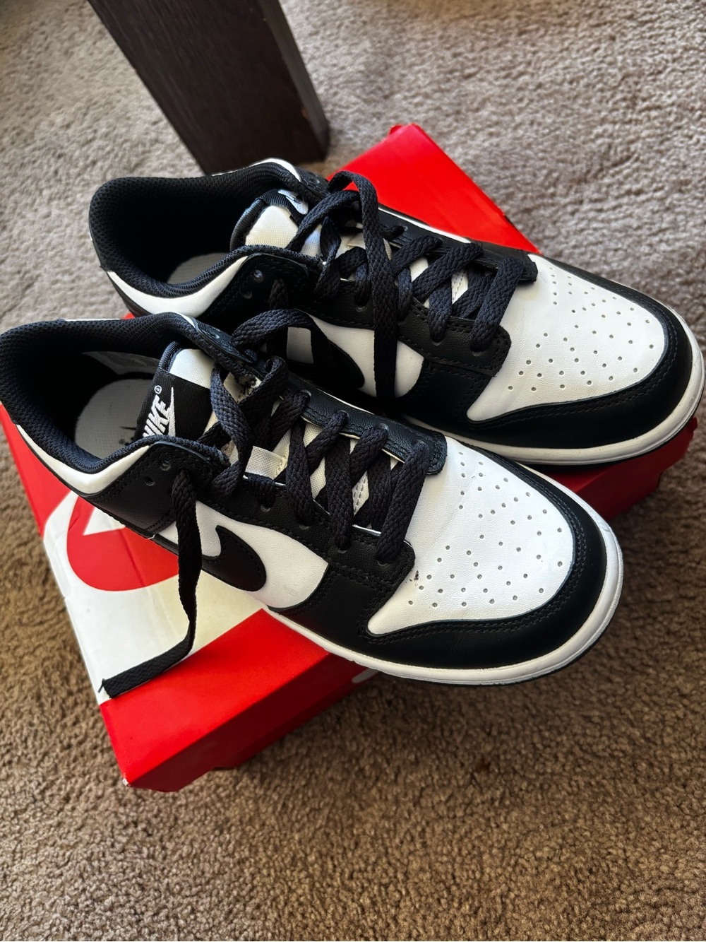 Nike Men’s Black and White Low-Top Sneakers — Classic Two-Tone Design